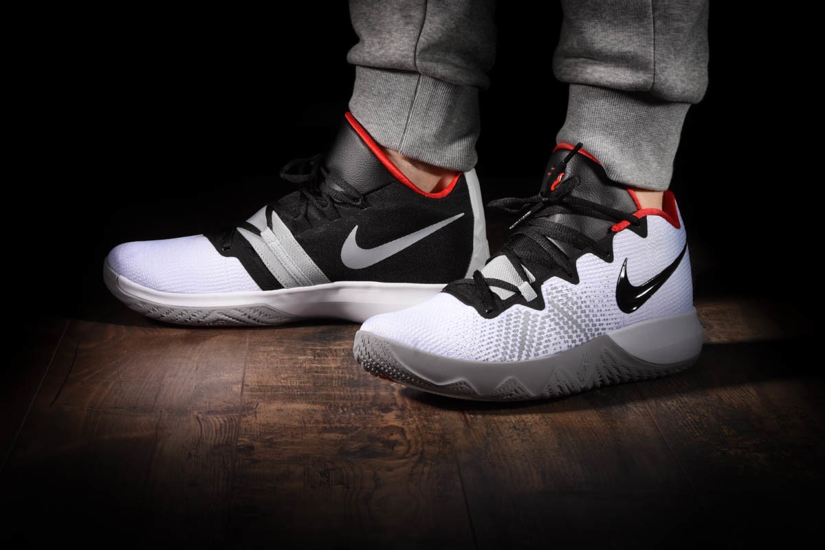 kyrie flytrap white and black