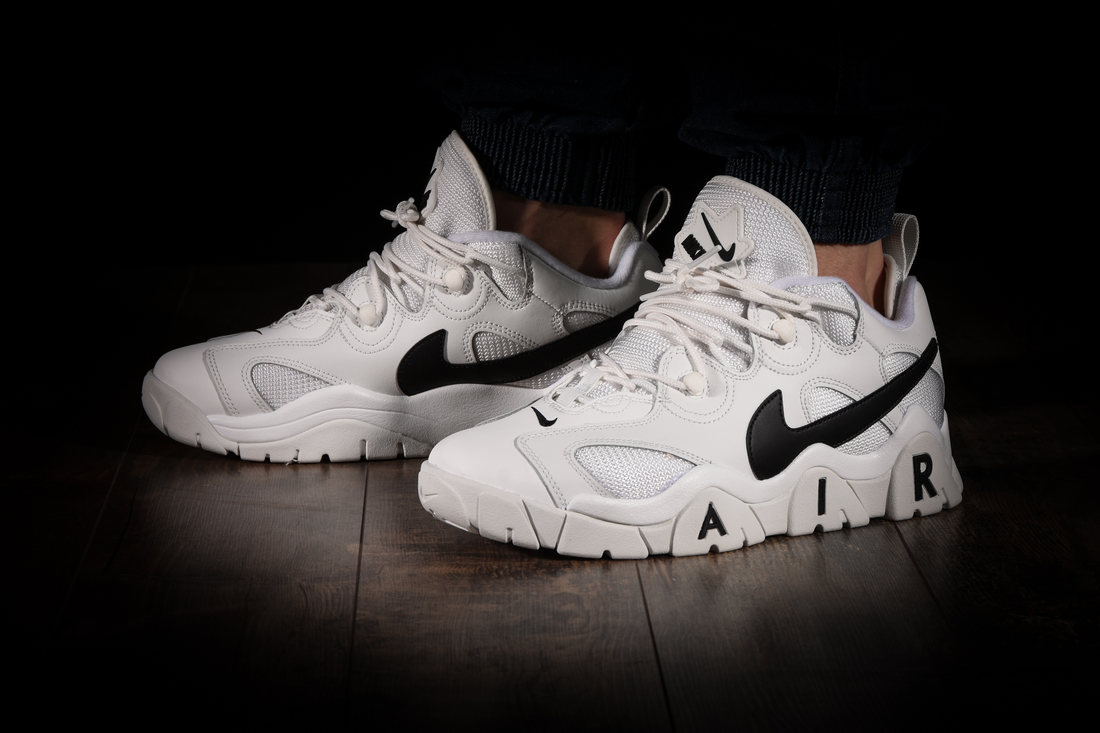 NIKE AIR BARRAGE LOW RETRO WHITE BLACK SWOOSH