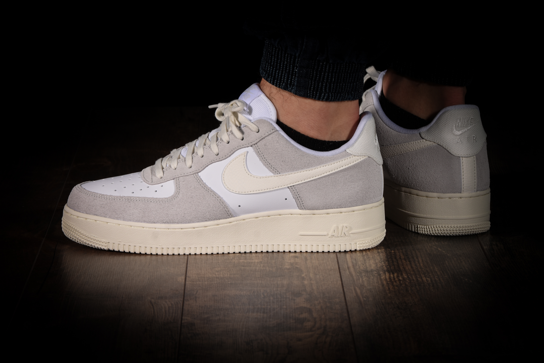 Nike Air Force 1 07 Lv8 Sneakers White / Sail / Platinum Tint for