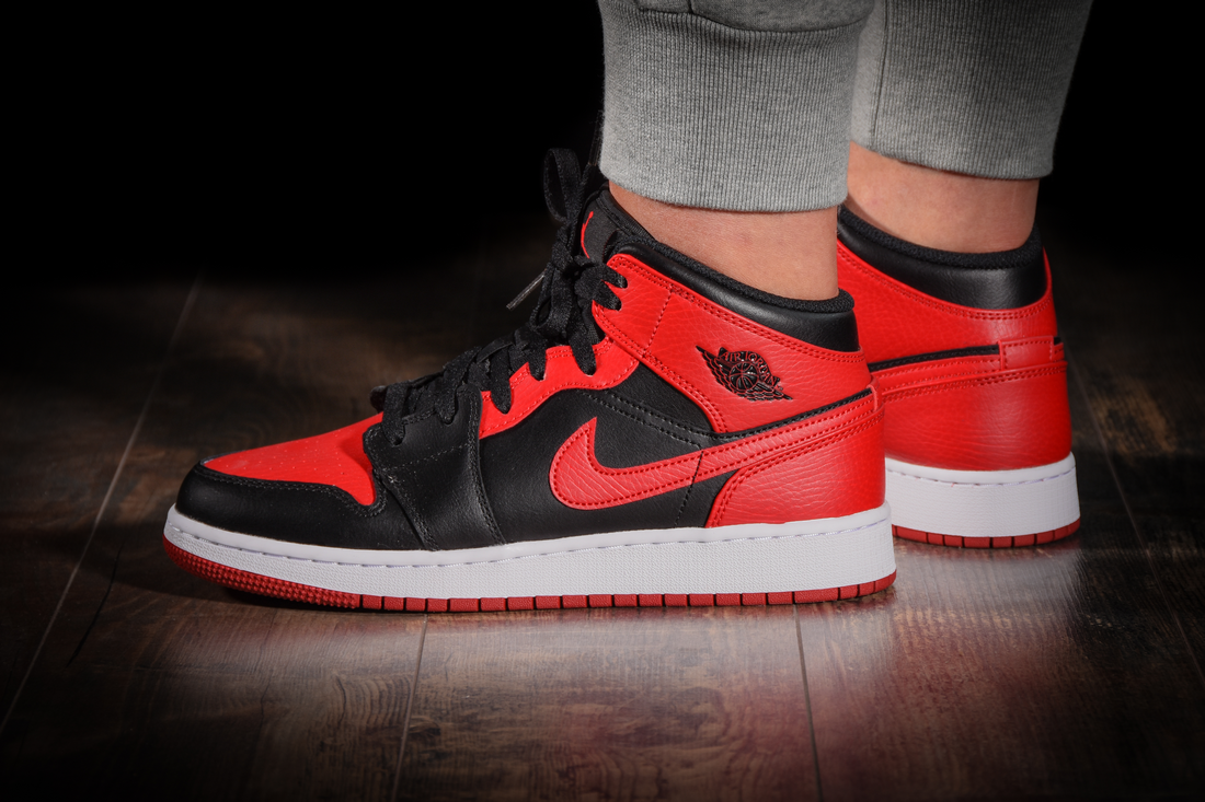 Nike aj1 banned hot sale