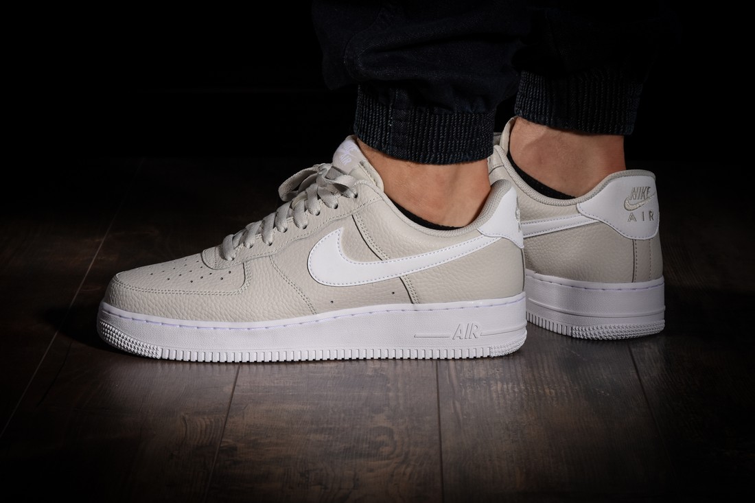 Nike Air Force 1 '07 LV8 Light Bone / Sail / Black Low Top