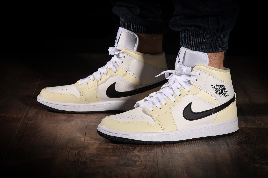 NIKE AIR JORDAN 1 RETRO MID WMNS COCONUT MILK